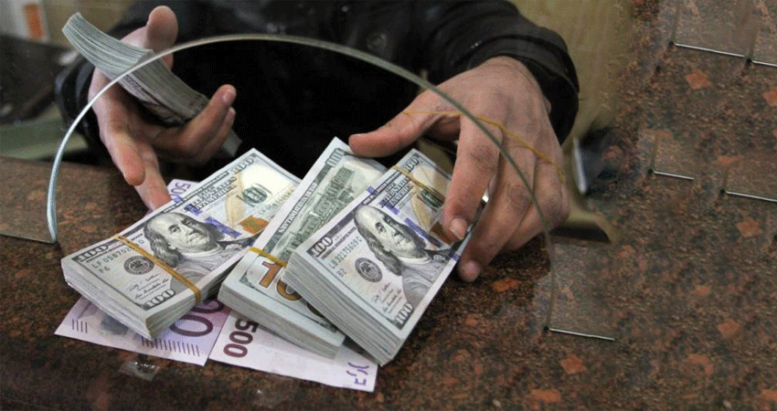 نرخ دلار در بانک و صرافی چقدر فرق دارد؟